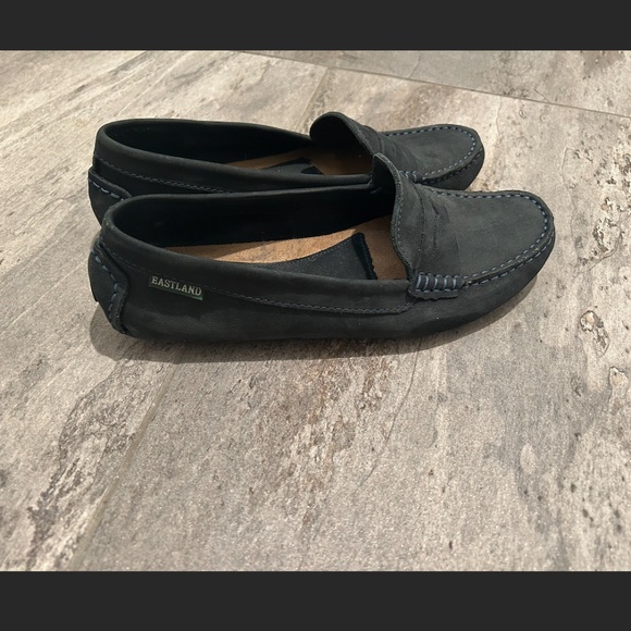 Eastland Women's Patricia Loafer Light Blue Women's Size 6 - Picture 3 of 7